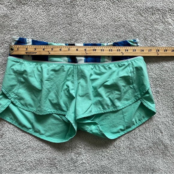 LULULEMON SPEED GREEN MULTI - COLOR POCKET SHORTS SIZE 8 RUNNING EXERCISE - Picture 5 of 7